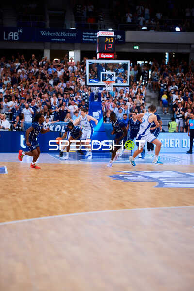 Fastbreak mit DJ Horne (0;MLP Academics Heidelberg), Michael Weathers (20;MLP Academics Heidelberg), Ryan Mikesell (33;MLP Academics Heidelberg)