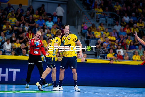 Robert Timmermeister (7; Rhein Neckar Löwen) und David Späth (29; Rhein Neckar Löwen) positionieren sich