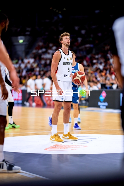 Freiwurf von Franz Wagner (9; Deutschland)