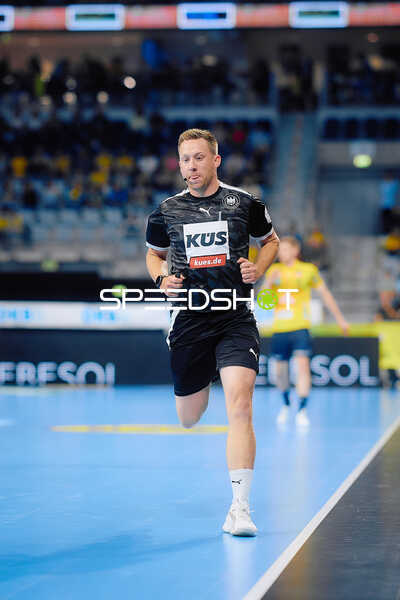 Laufender Schiedsrichter ohne Spieler
