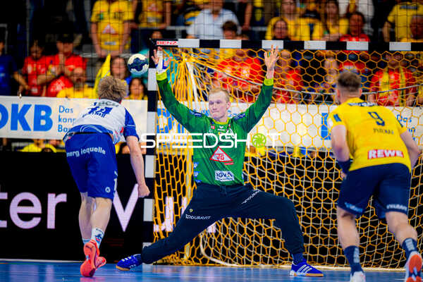 Torwartabwehr David Späth (29;Rhein Neckar Löwen) gegen