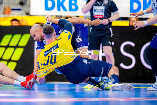 Foul Juri Knorr (10;Rhein Neckar Löwen), David Cyrill Akakpo (19;1. VfL Potsdam)