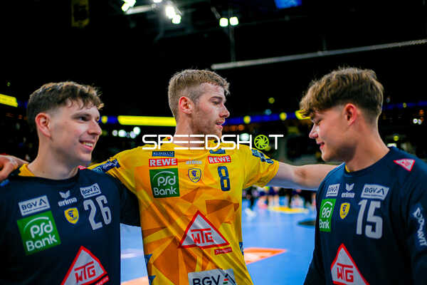 Spielerbegrüßung Niklas Michalski (26;Rhein Neckar Löwen), Tim Nothdurft (8;Rhein Neckar Löwen), David Móré (15;Rhein Neckar Löwen)