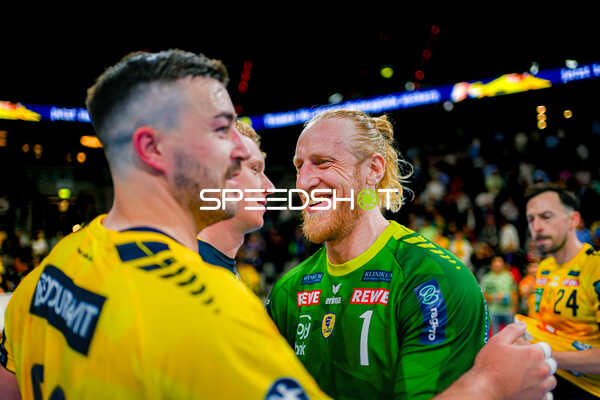 Torwartbegrüßung Mikael Appelgren (1;Rhein Neckar Löwen), Patrick Groetzki (24;Rhein Neckar Löwen)