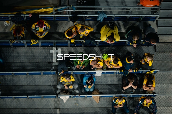 Fans von {45} in der SAP Arena