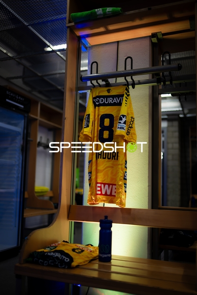 Trikot Tim Nothdurft (8; Rhein Neckar Löwen) in Umkleide