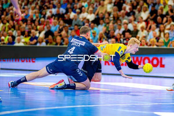 Foul an Jon Lindenchrone Andersen (42;Rhein Neckar Löwen)