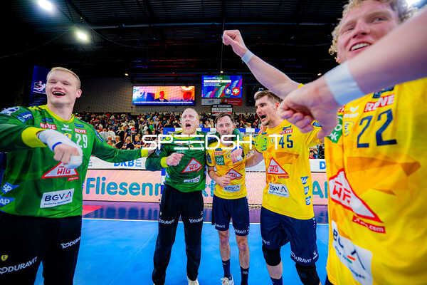 Feier nach Spielende David Späth (29;Rhein Neckar Löwen), Patrick Groetzki (24;Rhein Neckar Löwen), Mikael Appelgren (1;Rhein Neckar Löwen)