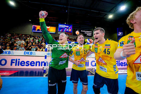 Feier nach Spielende Mikael Appelgren (1;Rhein Neckar Löwen), Patrick Groetzki (24;Rhein Neckar Löwen), Halil Jaganjac (45;Rhein Neckar Löwen)