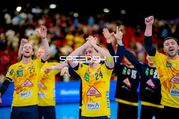 Feier nach Spielende Patrick Groetzki (24;Rhein Neckar Löwen), Olle Forsell-Schefvert (25;Rhein Neckar Löwen), Jannik Kohlbacher (80;Rhein Neckar Löwen)