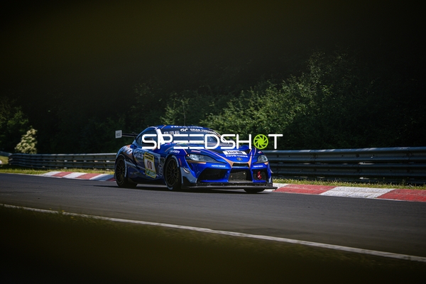 Rennfahrzeug auf der Rennstrecke