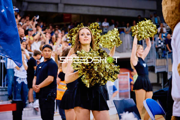 Cheerleading beim Basketballspiel