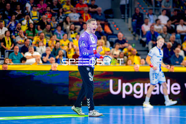 Torwart Dominik Kuzmanovic (1;VfL Gummersbach) jubelt