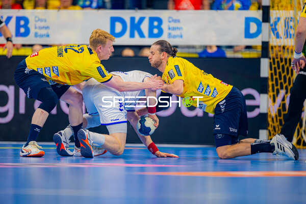 Abwehraktion Leon Keller (17;Rhein Neckar Löwen) Handball