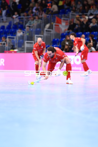 Mallory MAGNANT (8; Belgien) mit Ballkontrolle