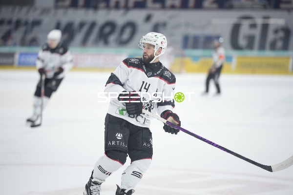 Jason Fuchs (14; Lausanne HC) mit Puck in Aktion