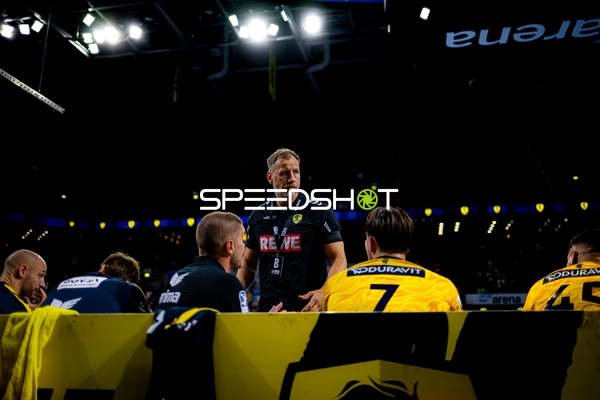 Trainer Maik Machulla (Trainer; Rhein Neckar Löwen) gibt Anweisungen