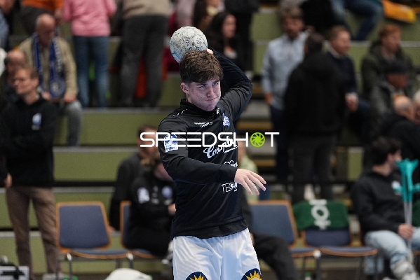 Spieler von Bergischer HC mit Ball