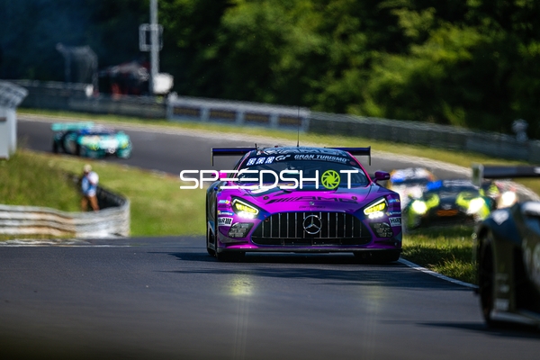 Rennfahrzeug auf der Strecke