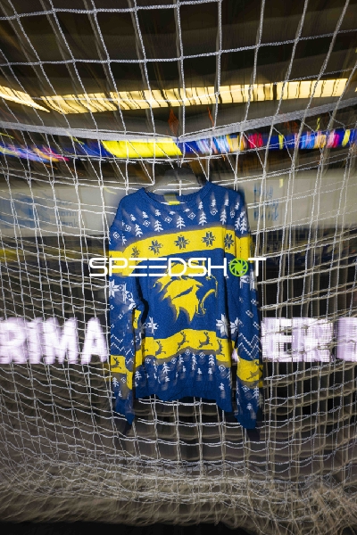 Weihnachtspullover im Netz