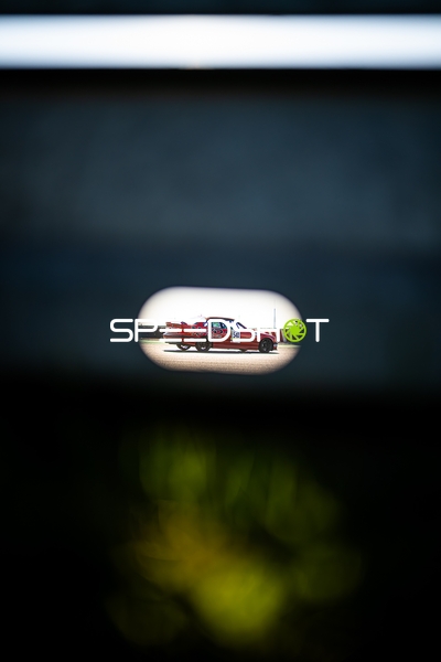 Rennfahrzeug auf der Rennstrecke