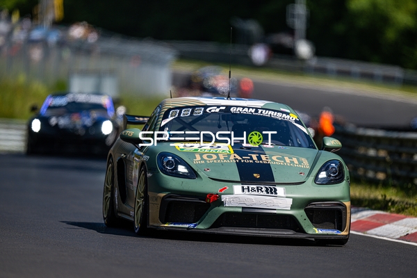 Rennfahrzeug auf der Rennstrecke