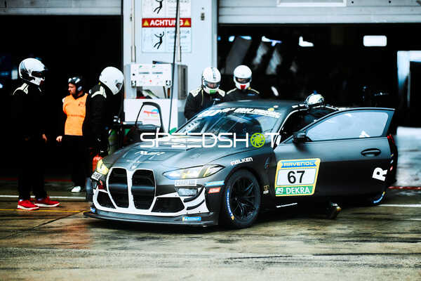 Boxenstopp AV Racing by BLACK FALCON (67): Alexandru Vasilescu, Bear, Christopher Tiger