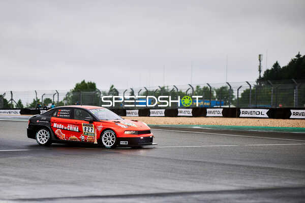 Fahrzeug Fancy Motorsport (827): Chuang Yan, Qinghua Ma, Yat Shing Sunny Wong auf nasser Strecke