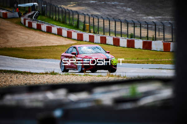 Fahrzeug Auto Thomas by Jung Motorsport (470): Christoph Schmitz, Marcel Unland, Tobias Jung auf Strecke