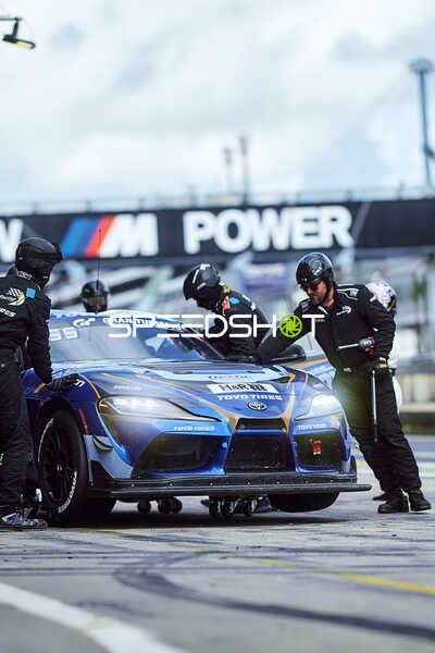 Boxenstopp Toyo Tires with Ring Racing (160): Giuliano Alesi, Kazuto Kotaka, Miki Koyama, Yuichi Nakayama