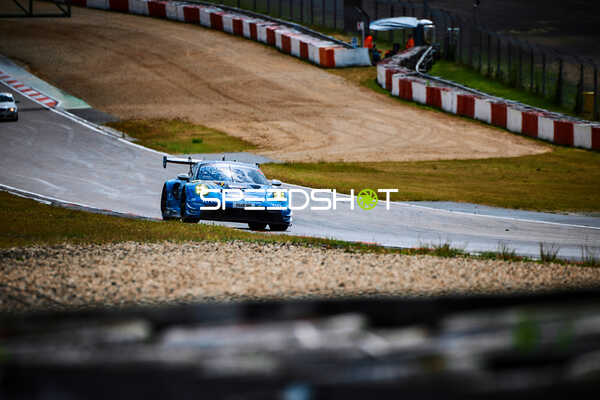 Falken Motorsports (44): Dennis Marschall, Dorian Boccolacci, Nico Menzel auf der Rennstrecke