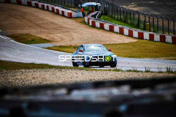 Fahrzeug PTerting Sports by Up2Race (671): Gunaghua Li, Zhiqiang Zhang auf Rennstrecke