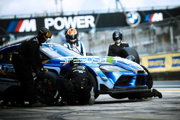 Boxenstopp Toyo Tires with Ring Racing (160): Giuliano Alesi, Kazuto Kotaka, Miki Koyama, Yuichi Nakayama