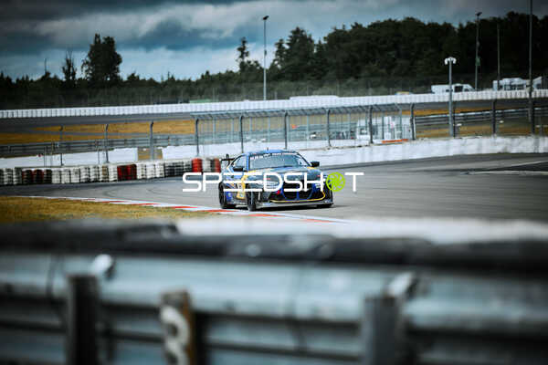 Fahrzeug SRS Team Sorg Rennsport (488): Alberto Carobbio, Raphael Rennhofer, Ugo Vicenzi auf Rennstrecke