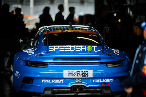 Boxenstopp Falken Motorsports (44): Dennis Marschall, Dorian Boccolacci, Nico Menzel