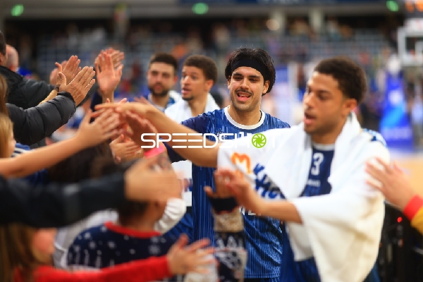 Samuell Williamson (10; MLP Academics Heidelberg), Erol Ersek (11; MLP Academics Heidelberg) und Kevin McClain (3; MLP Academics Heidelberg) nach dem Spiel