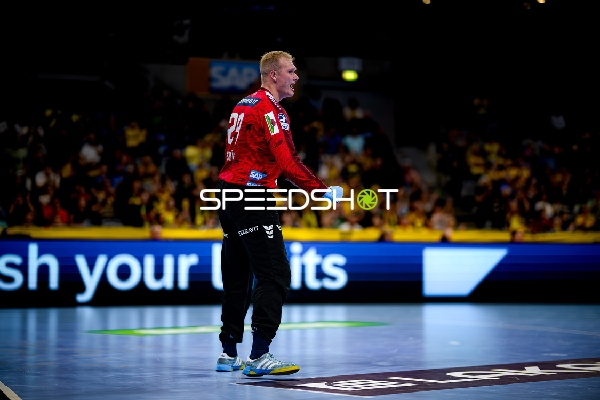 David Späth (29; Rhein Neckar Löwen) steht bereit im Tor