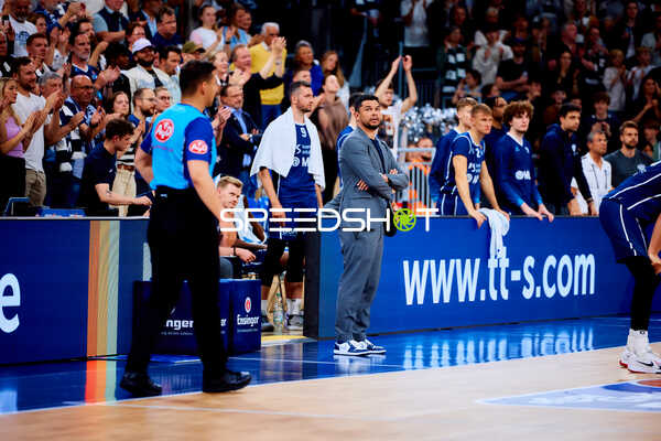 Coach gibt Anweisungen