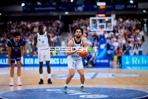 Dribbling von Damien Jefferson (23; Niners Chemnitz)