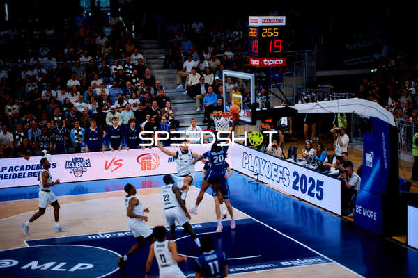 Korbleger im Playoff-Spiel
