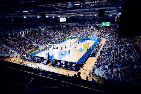 Volle Arena bei Playoff-Spiel