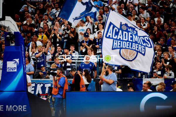 Jubelnde MLP-Fans in Heidelberg