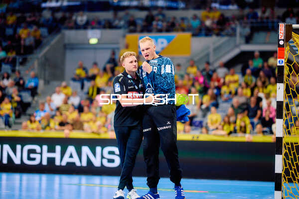Tröstende Geste zwischen Spielern