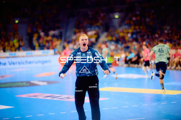 Torwart mit emotionaler Geste