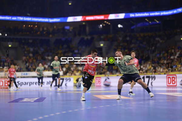 Spieler mit Ball in Aktion