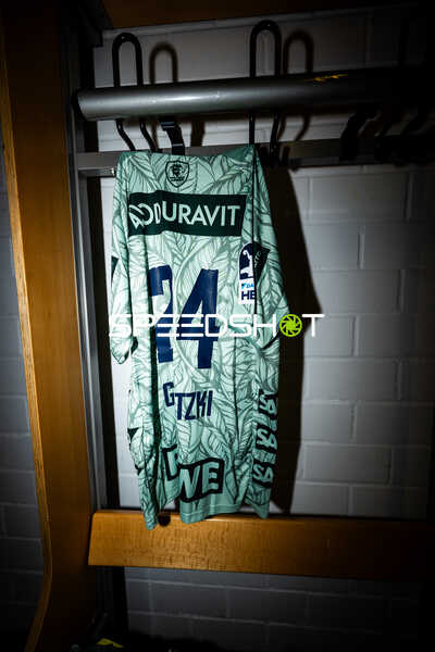 Matchtrikot mit Nummer 24