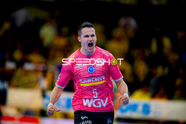 Jorge Serrano (5, TVB 1898 Stuttgart) jubelt