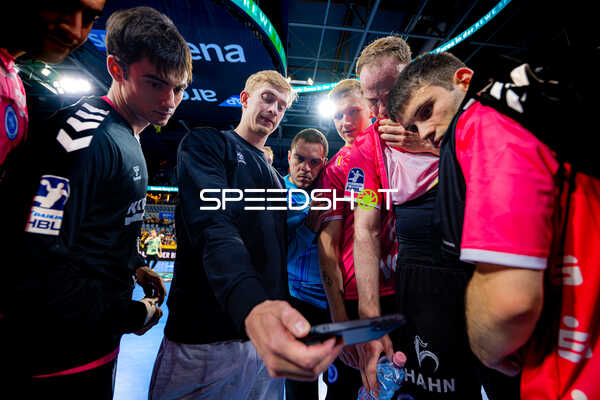 Team bespricht Taktik