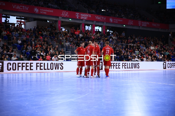 Gracjan JARZYNSKI (7; Polen) und Jakub JANICKI (16; Polen) im Gespräch