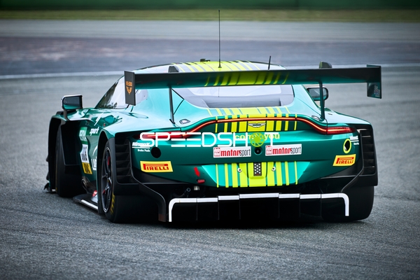 Rennfahrzeug am Hockenheimring